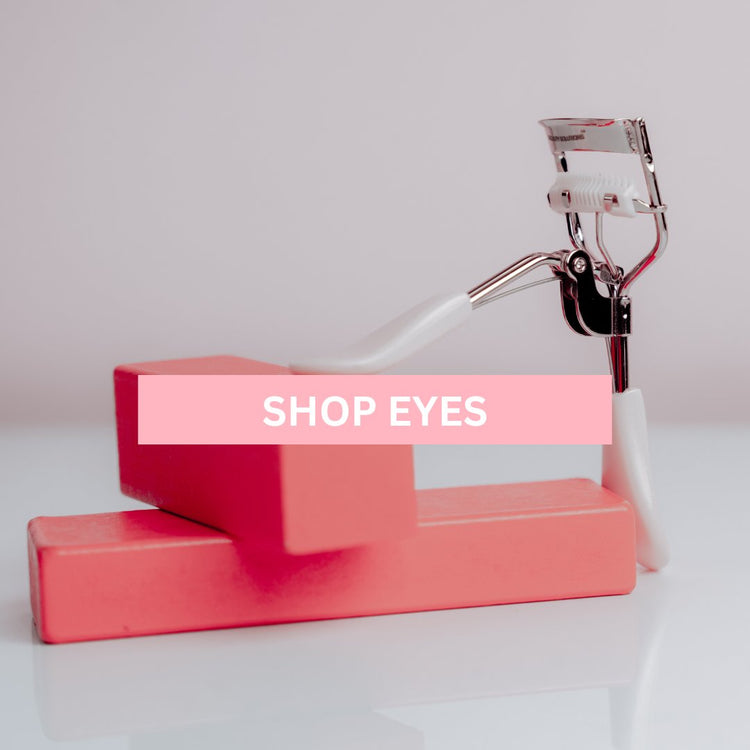 LASH CURLER AND BEAUTY CASES